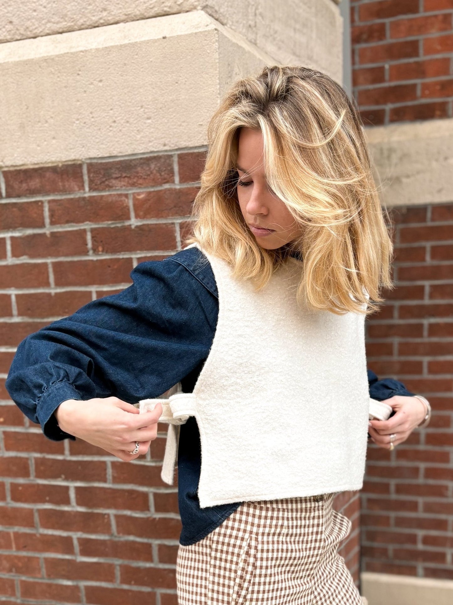 Pull plastron blanc