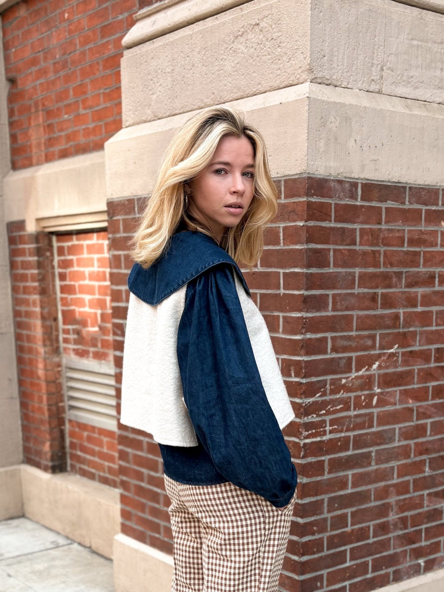 Pull plastron blanc