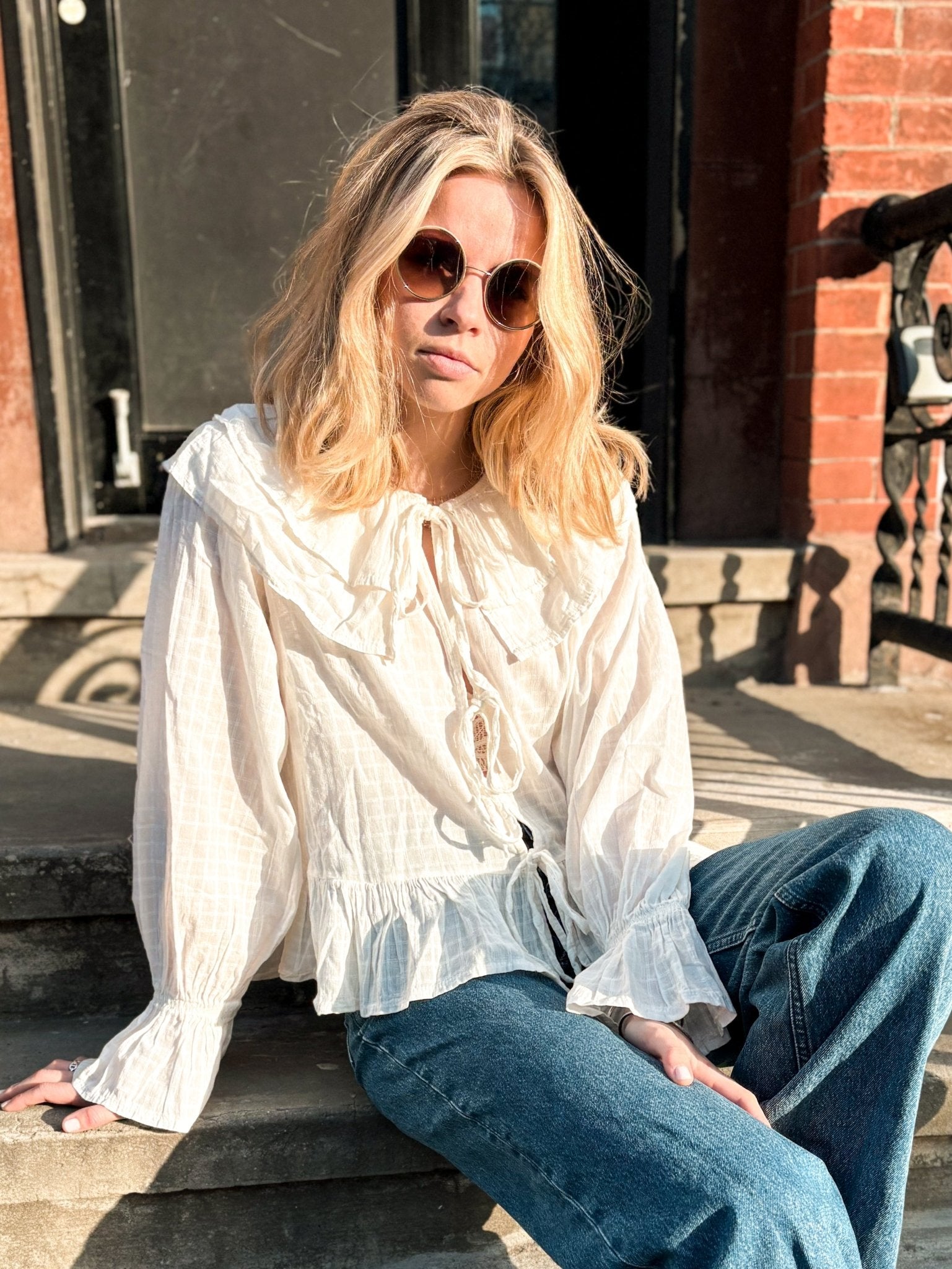 Blouse blanche à nouer col claudine